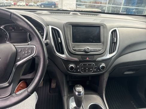 Used 2020 Chevrolet Equinox LT w/ Driver Convenience Package image 13
