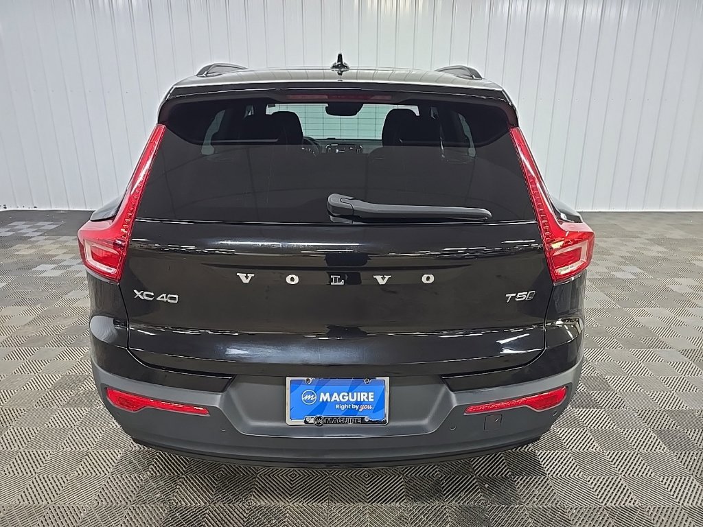 Used 2022 Volvo XC40 T5 R-Design w/ Climate Package AWD/4WD image 10