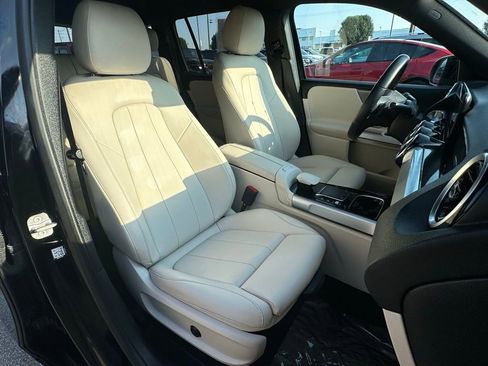 Used 2023 Mercedes-Benz GLB 250 4MATIC w/ Premium Package image 47