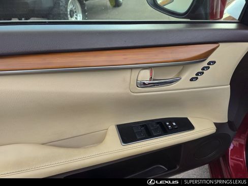 Used 2017 Lexus ES 300h w/ Navigation System Package FWD image 9