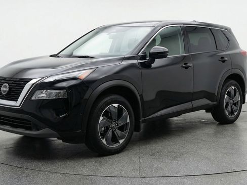 Used 2025 Nissan Rogue SV image 3