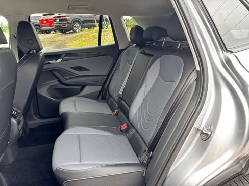 Used 2026 Volkswagen Tiguan SE AWD/4WD image 33