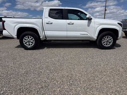 Used 2024 Toyota Tacoma SR5 AWD/4WD image 2