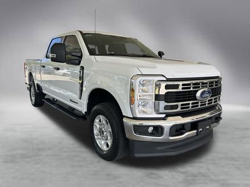 Used 2025 Ford F250 XLT w/ FX4 Off-Road Package AWD/4WD image 2