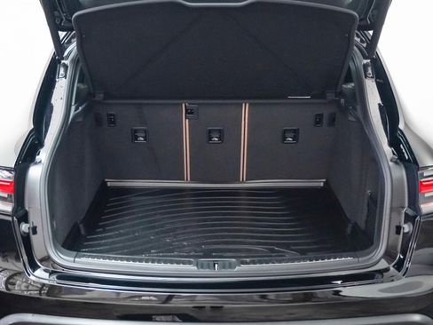 Certified 2025 Porsche Macan image 28