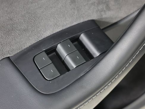 Used 2023 Tesla Model Y Long Range image 21