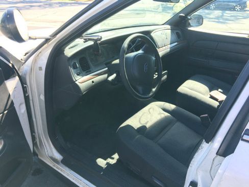 Used 2004 Ford Crown Victoria Police Interceptor RWD image 5