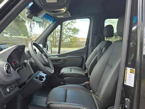 Used 2025 Mercedes-Benz Sprinter 2500 image 23