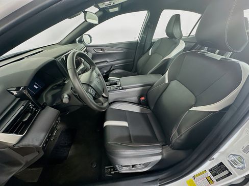 Used 2025 Toyota Camry SE image 13