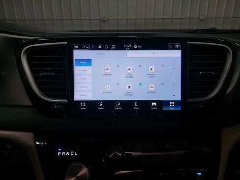 Used 2024 Chrysler Pacifica Touring-L image 23