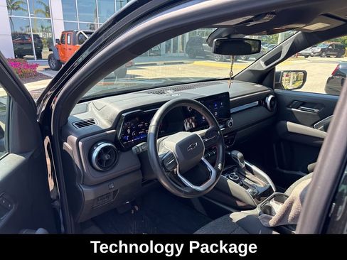 Used 2025 Chevrolet Colorado Z71 w/ Midnight Edition image 4