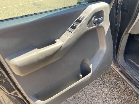 Used 2013 Nissan Frontier SV RWD image 31