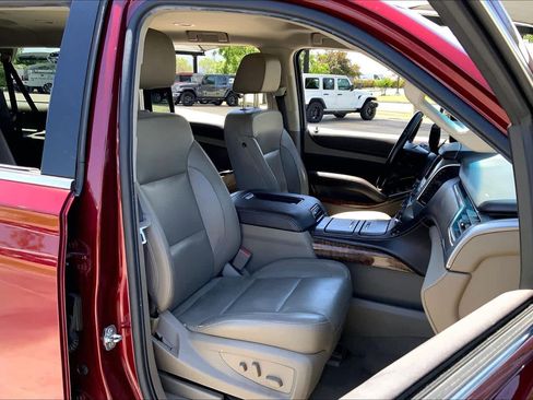 Used 2020 Chevrolet Suburban Premier AWD/4WD image 9
