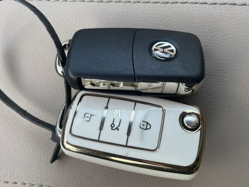 Used 2014 Volkswagen Beetle TDI FWD image 24