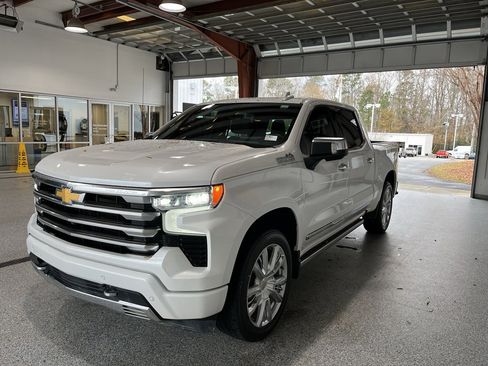 Used 2023 Chevrolet Silverado 1500 High Country w/ Technology Package image 4