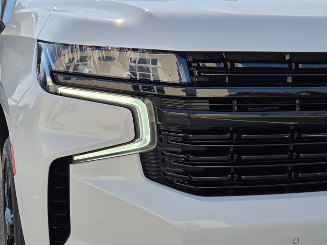 Used 2023 Chevrolet Suburban RST w/ Luxury Package AWD/4WD image 4