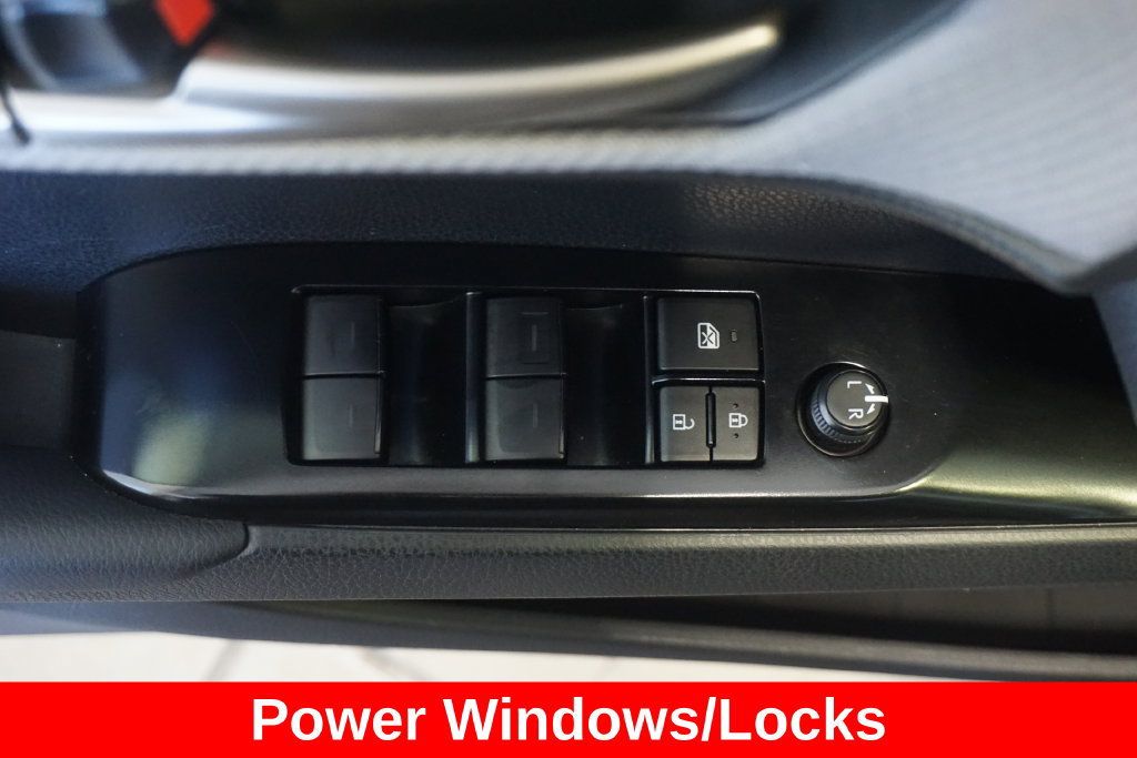 Used 2025 Toyota Camry SE AWD/4WD image 6