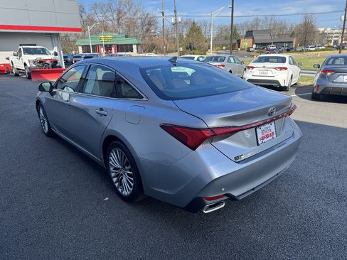 Used 2019 Toyota Avalon Limited FWD image 7