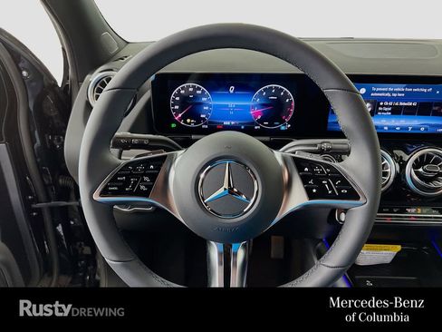 Used 2025 Mercedes-Benz GLA 250 4MATIC image 12