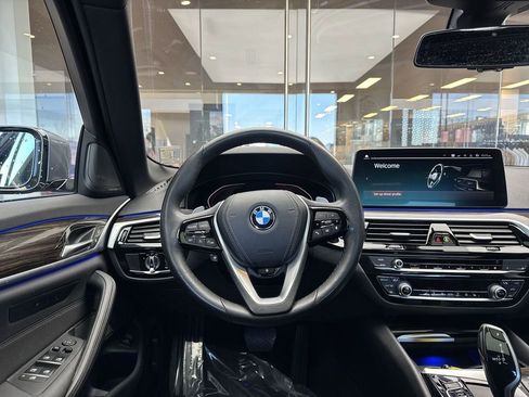 Used 2021 BMW 530i xDrive w/ Premium Package image 14
