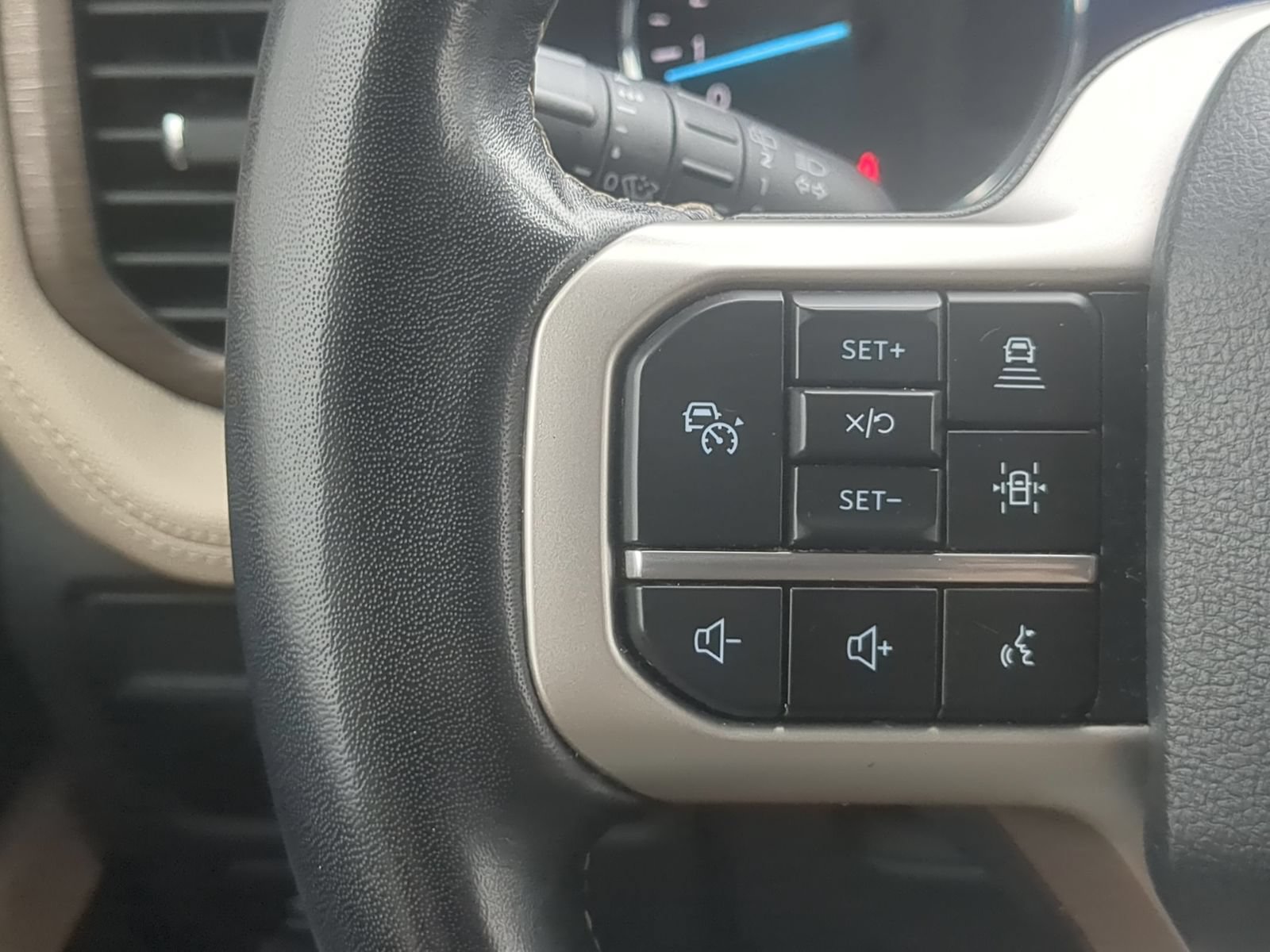Used 2024 Ford Expedition Limited RWD image 17