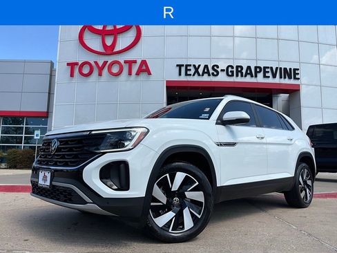 Used 2024 Volkswagen Atlas Cross Sport SE image 2