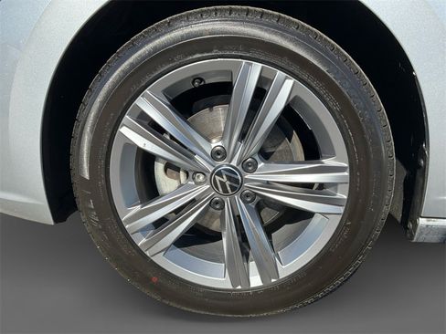 Used 2024 Volkswagen Jetta SE image 14