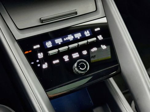 Certified 2025 Porsche Macan Electric RWD image 21