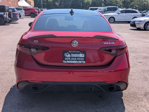 Used 2022 Alfa Romeo Giulia Veloce RWD image 8