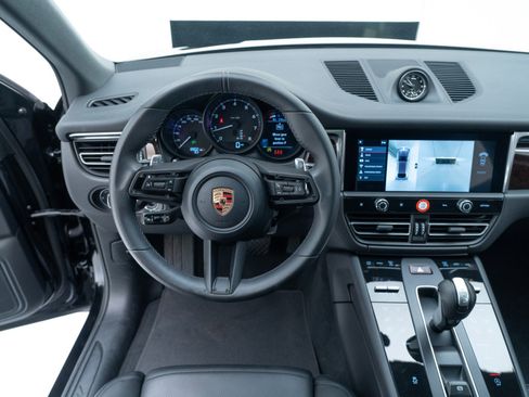 Certified 2026 Porsche Macan AWD/4WD image 31