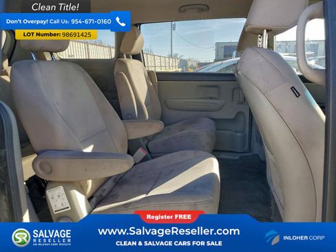 Used 2015 Kia Sedona LX image 15