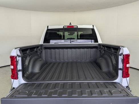 New 2026 RAM 1500 4x4 Crew Cab image 27
