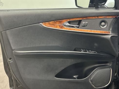 Used 2019 Lincoln Nautilus Reserve image 15