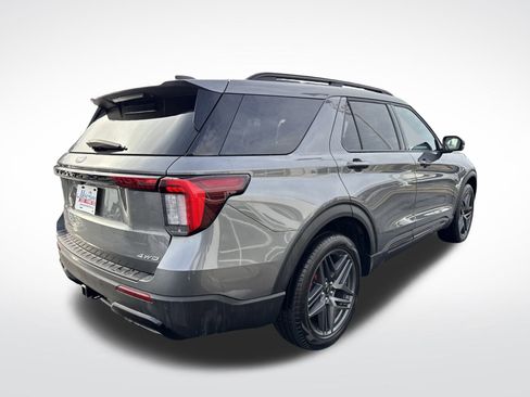 Used 2025 Ford Explorer ST-Line w/ ST-Line Street Pack image 9