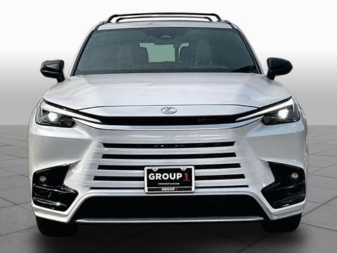 Used 2025 Lexus TX 500h AWD w/ Technology Package image 4