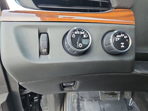 Used 2018 Cadillac Escalade ESV Premium Luxury image 28