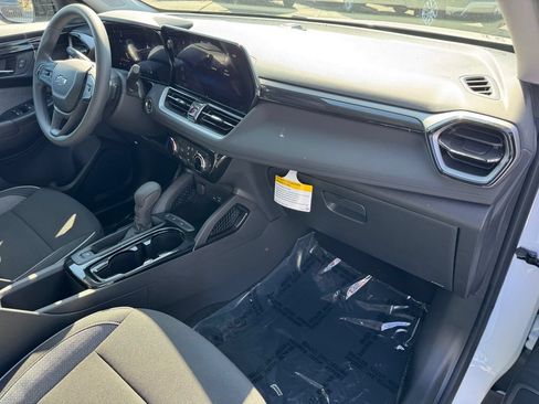 New 2026 Chevrolet TrailBlazer LT w/ Midnight Edition FWD image 7