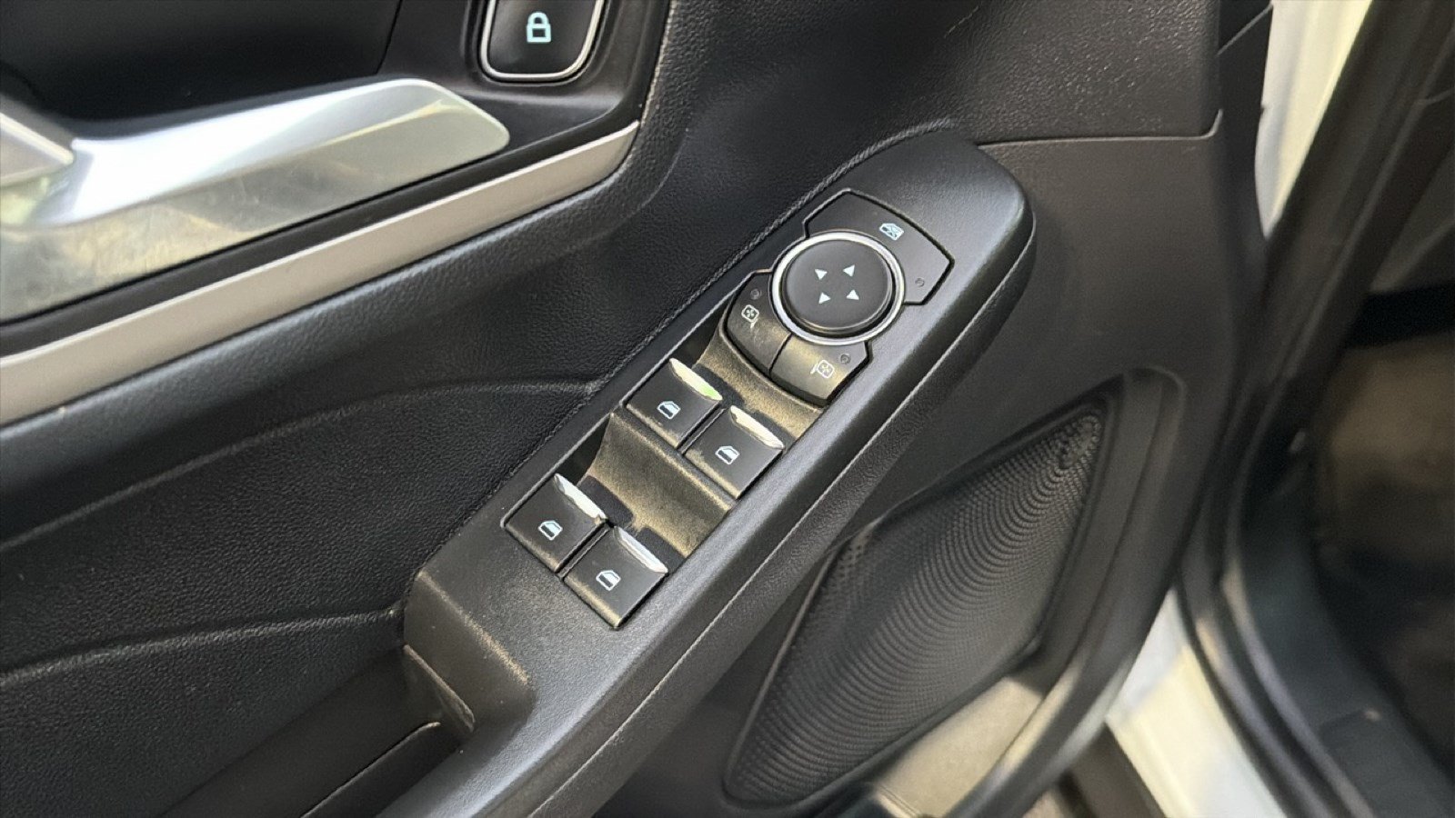 Used 2021 Ford Escape SE w/ SE Sport Appearance Package FWD image 11