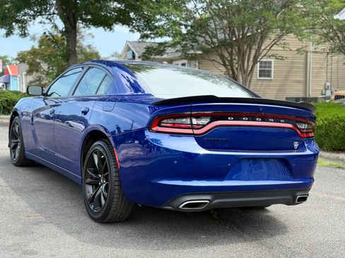 Used 2018 Dodge Charger SXT w/ Blacktop Package RWD image 4