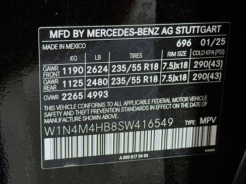 Used 2025 Mercedes-Benz GLB 250 4MATIC w/ Winter Package image 30