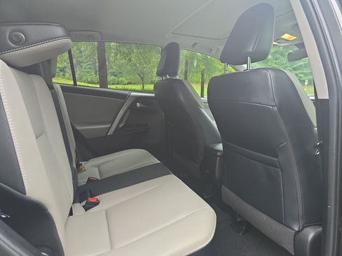 Used 2017 Toyota RAV4 Limited FWD image 11