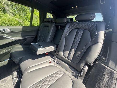 Used 2026 BMW X7 M60i w/ Climate Comfort Package image 23