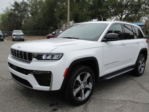 New 2026 Jeep Grand Cherokee Limited w/ Luxury Tech Group II image 3