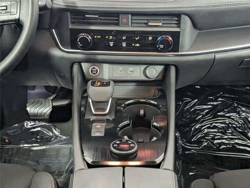 Used 2023 Nissan Rogue S AWD/4WD image 40
