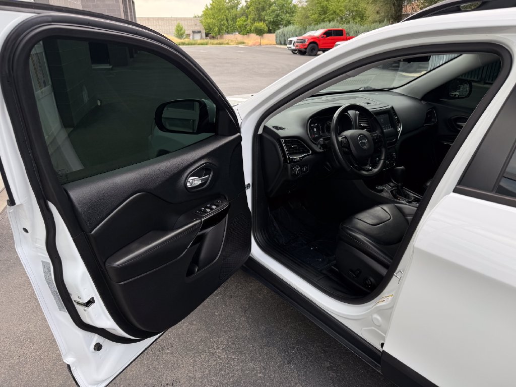 Used 2020 Jeep Cherokee Latitude Plus AWD/4WD image 17
