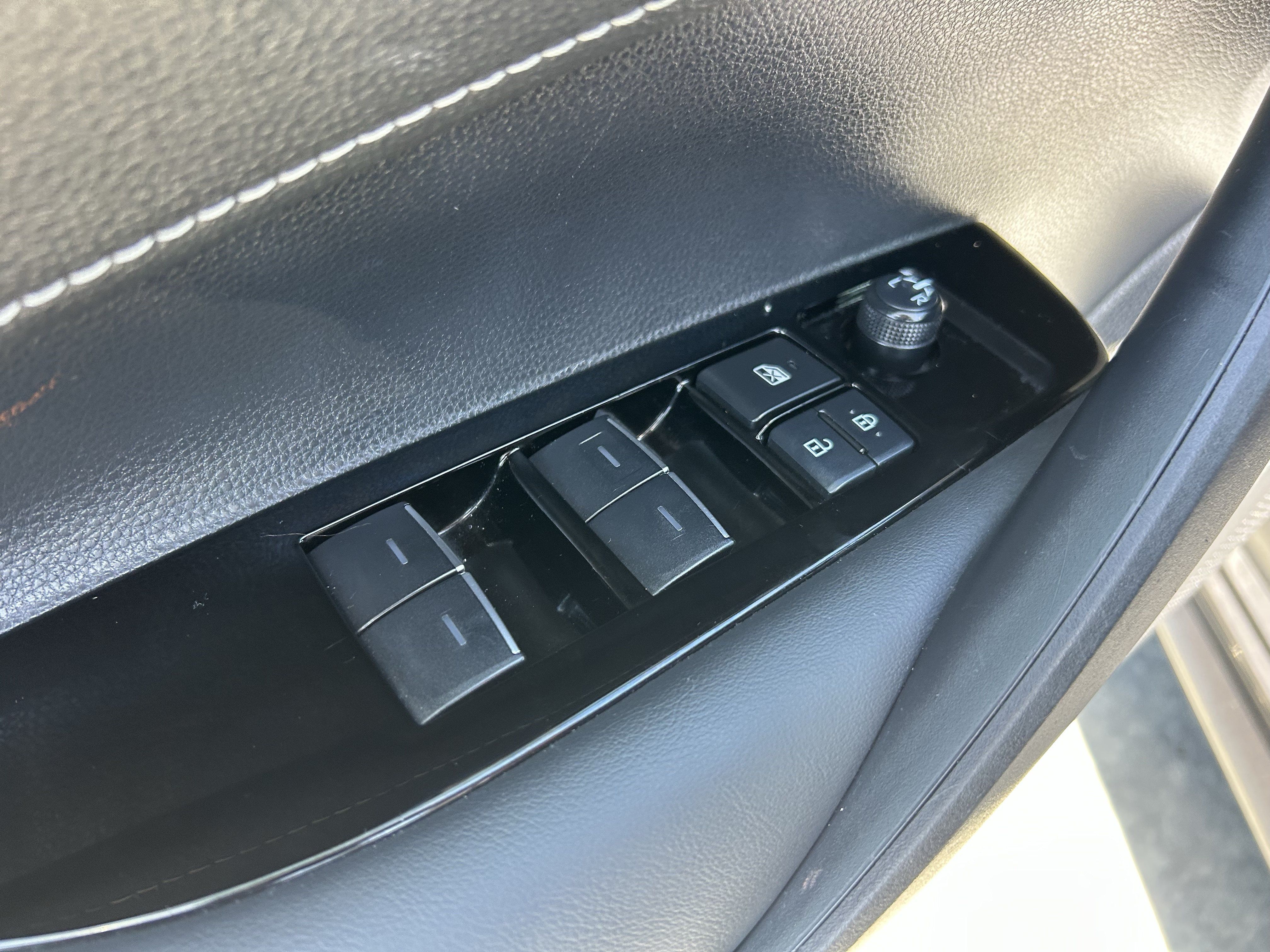 Certified 2025 Toyota Corolla SE w/ SE Package FWD image 17