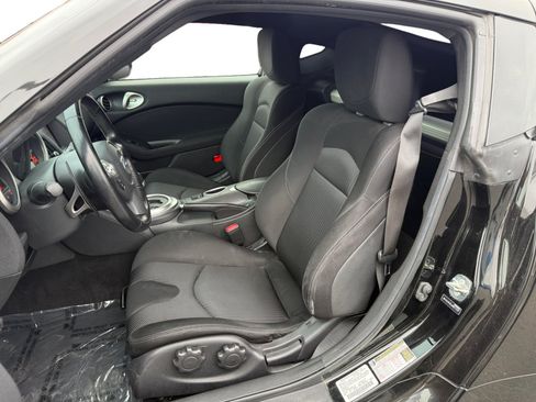 Used 2018 Nissan 370Z Coupe RWD image 16