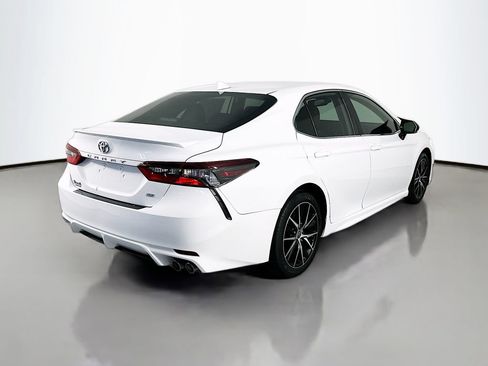 Used 2022 Toyota Camry SE w/ Convenience Package FWD image 7