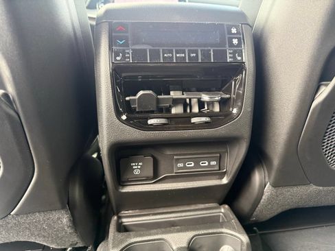 New 2026 Jeep Grand Cherokee L Limited w/ Luxury Tech Group II AWD/4WD image 12