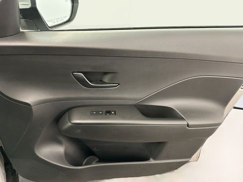 Used 2025 Hyundai Kona SEL image 33